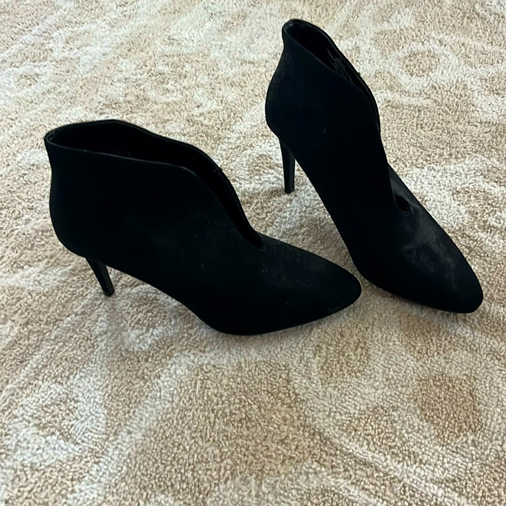 Black 9.5 heels